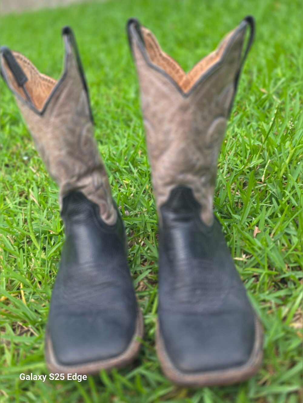 Classic Western Cowboy Boots in Black and Brown Mens 9/9.6